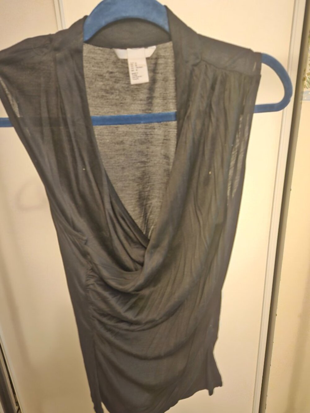 H & M  SLEEVELESS TOP   COLOR BLACK  SIZE   M - Picture 2 of 3